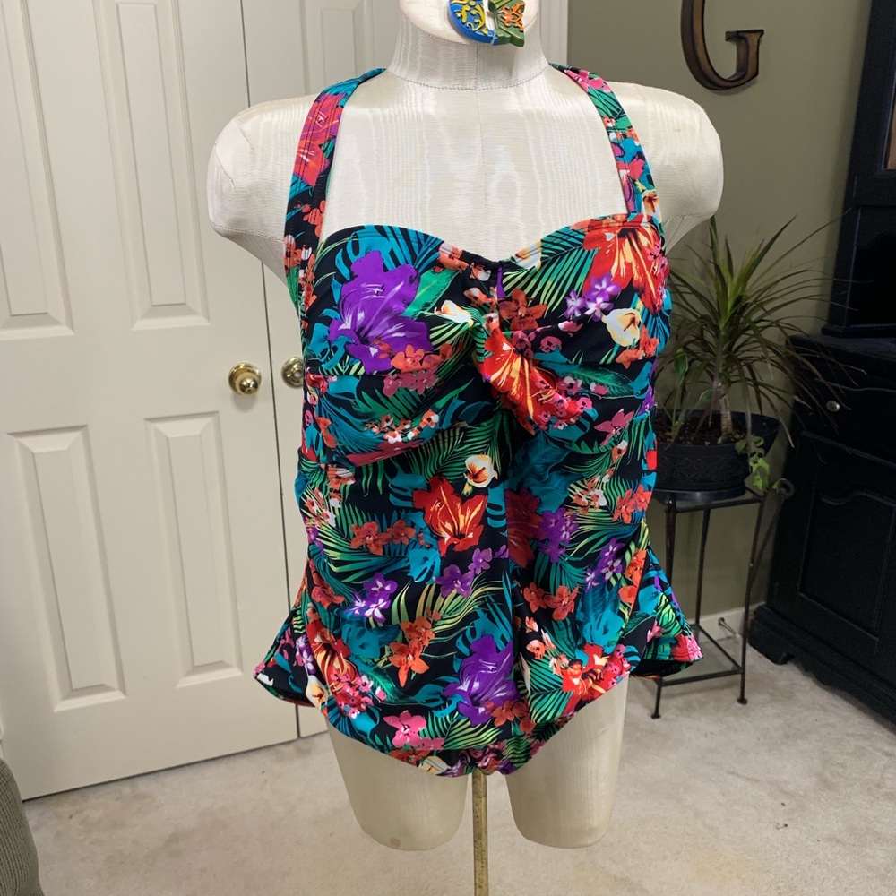 Catalina One Piece Floral Swimsuit Size 2X 18W/20W